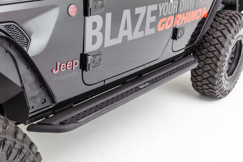 Dominator Extreme DSS SideSteps - Complete Kit: SideStep + Brackets Wrangler JLU Jeep 2018 2020